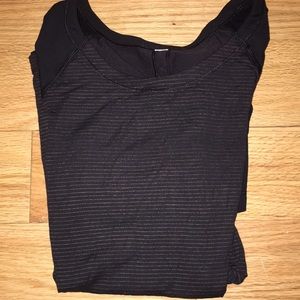 Lululemon Black Workout T-shirt. size 6